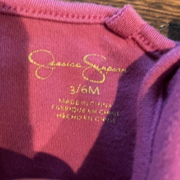 JESSICA SIMPSON 𝅺3/6 m girl onesie - Picture 4 of 4